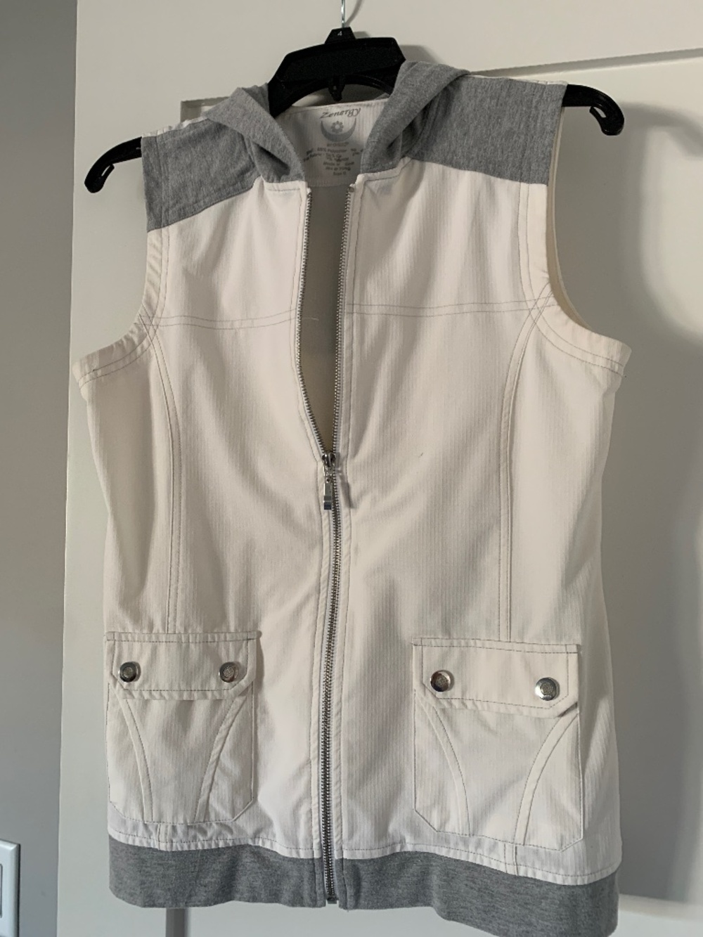 Zenergy by Chico’s white grey zippered hooded vest